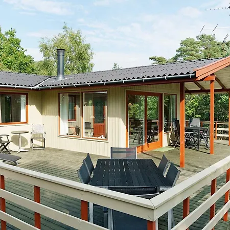 6 Person In Aakirkeby * Vester Somarken