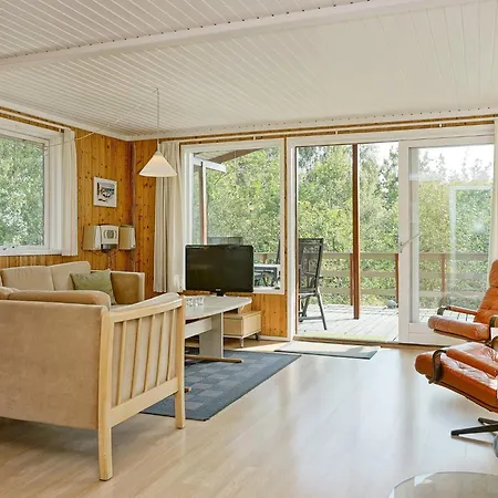 6 Person In Aakirkeby Ferienhaus *